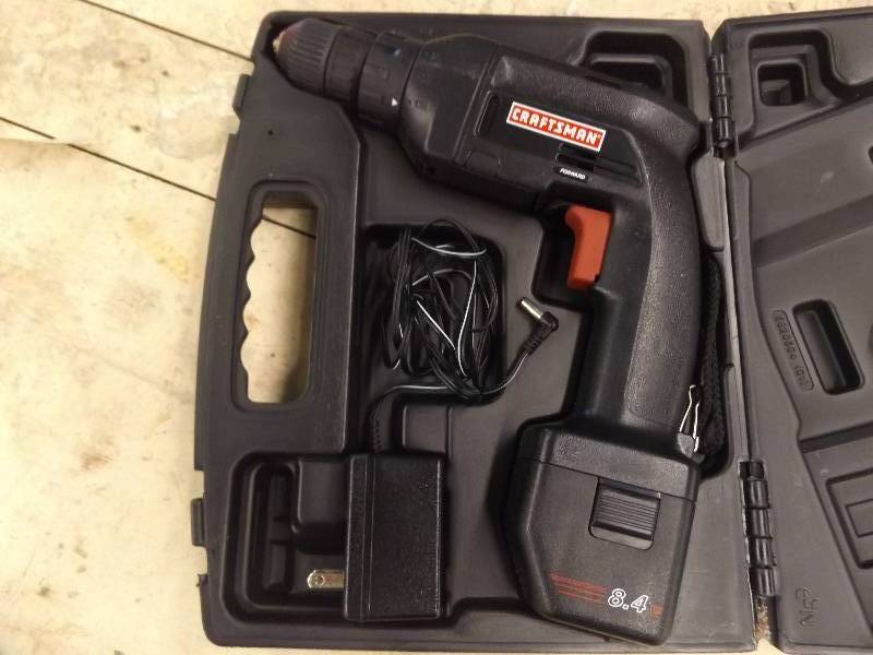lot 112 image: Craftsman Cordless 38 Drill  Driver