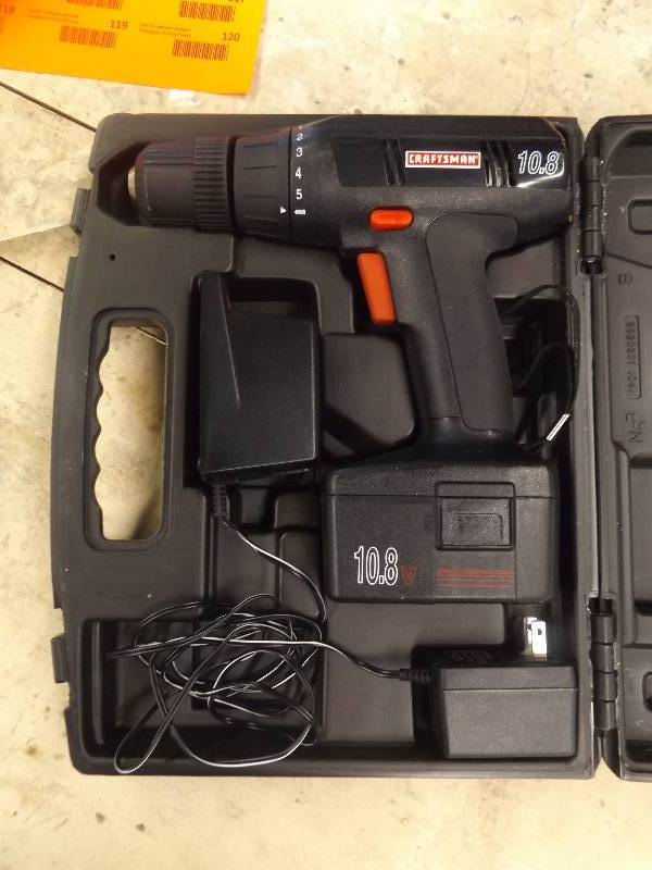 lot 113 image: Craftsman Cordless 38 Drill  Driver