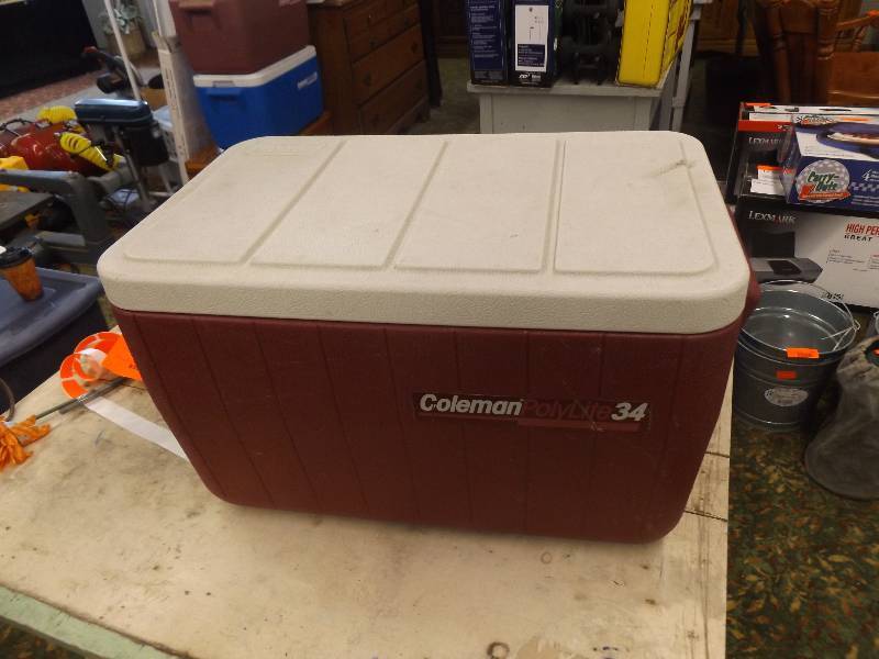 lot 138 image: Coleman PolyLite 34 chest cooler, red