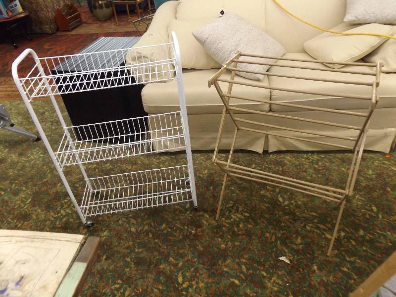 lot 141 image: Small drying rack and shoe rack