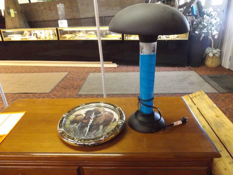 lot 84 image: Desk Lamp and Buffalo Clock