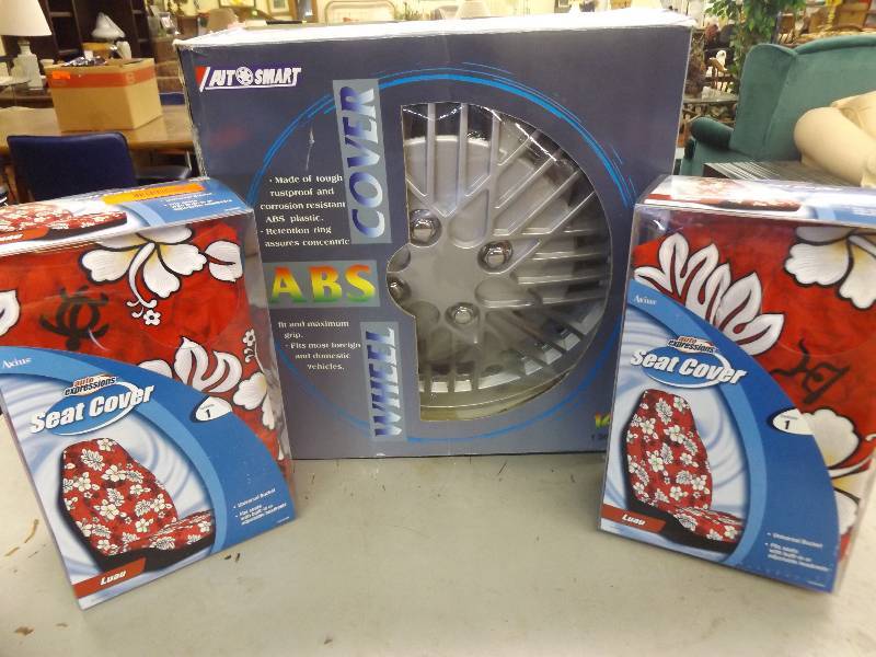 lot 89 image: Seat Covers and set of 4, 14 ABS plastic hub caps