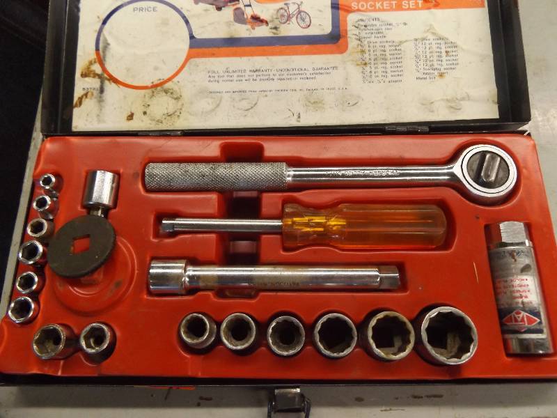 lot 93 image: 21 Piece Socket Set