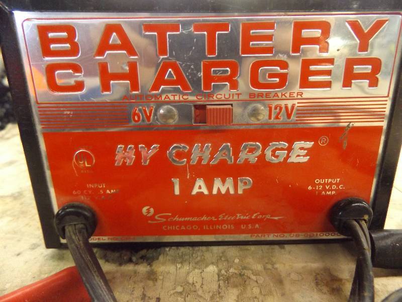 lot 96 image: Battery Charger