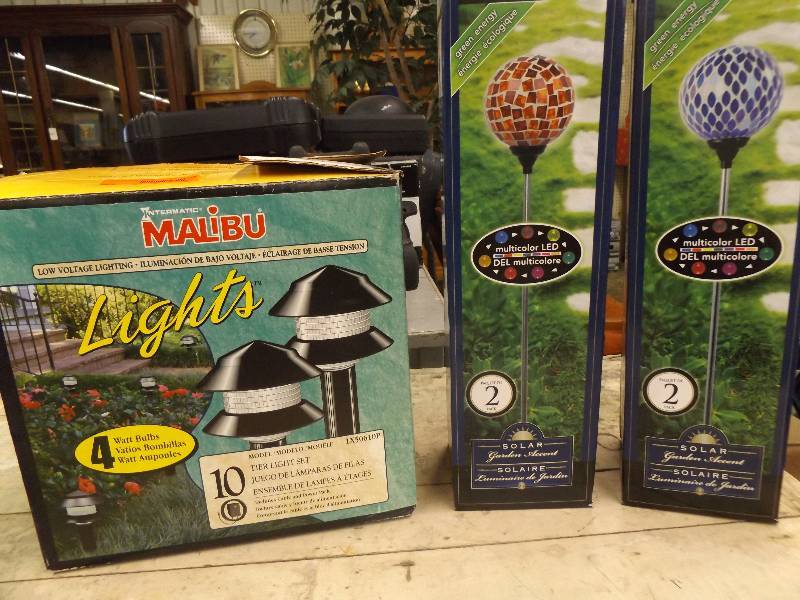 lot 103 image: Solar Garden Lights