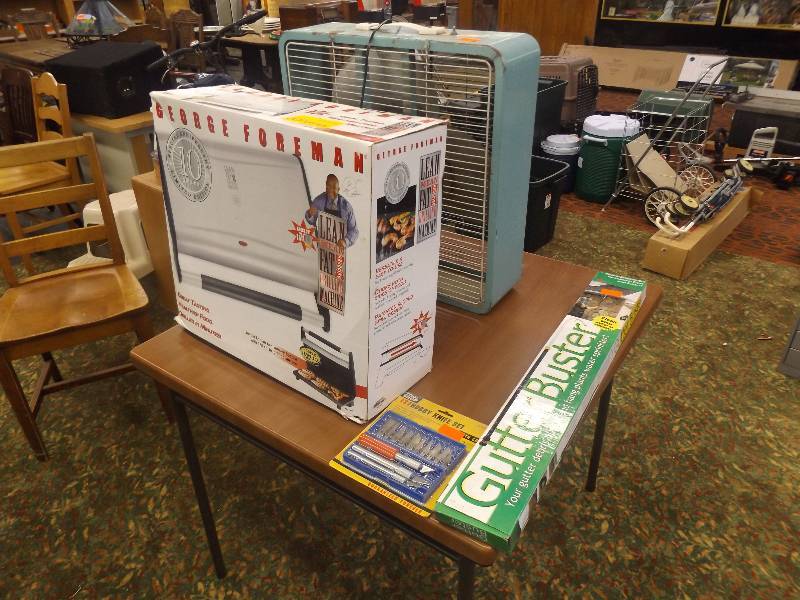lot 222 image: Gutter Buster, Box fan, George Forman Grill and Hobby Knife Set