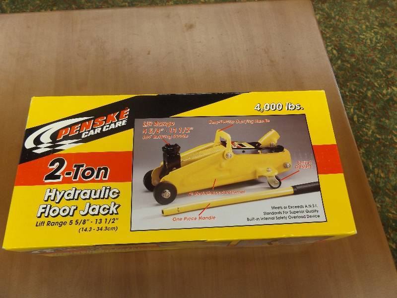 lot 216 image: Penski Car Care 2 Ton Hydraulic Floor Jack