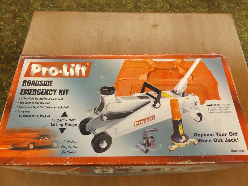 lot 217 image: Pro-Lift Emergency Road Side Kit