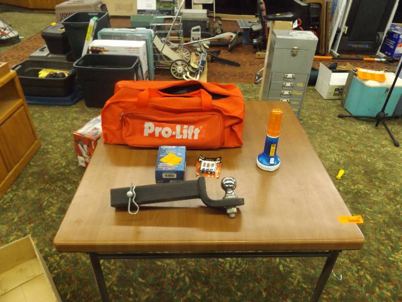 lot 220 image: Pro-Lift Emergency Road Side Kit, no jack handle
