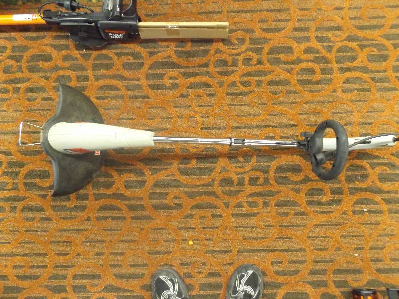 lot 229 image: Craftsman 4.0 Amp 12 Electric Weed Wacker