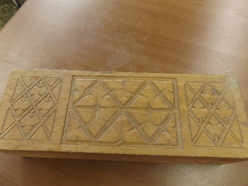 lot 362 image: Wood Burning Kit, 2 wood carving sets