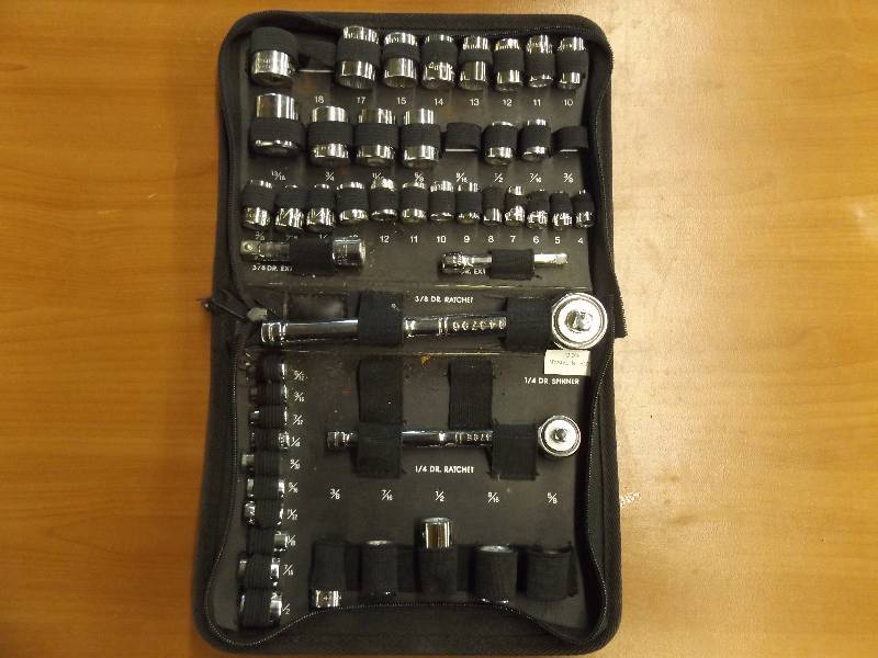 lot 425 image: Tools