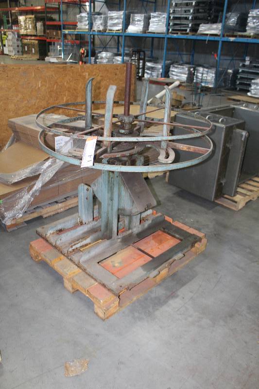 lot 14 image: Shuster Machine Wire Straightener & Cutter