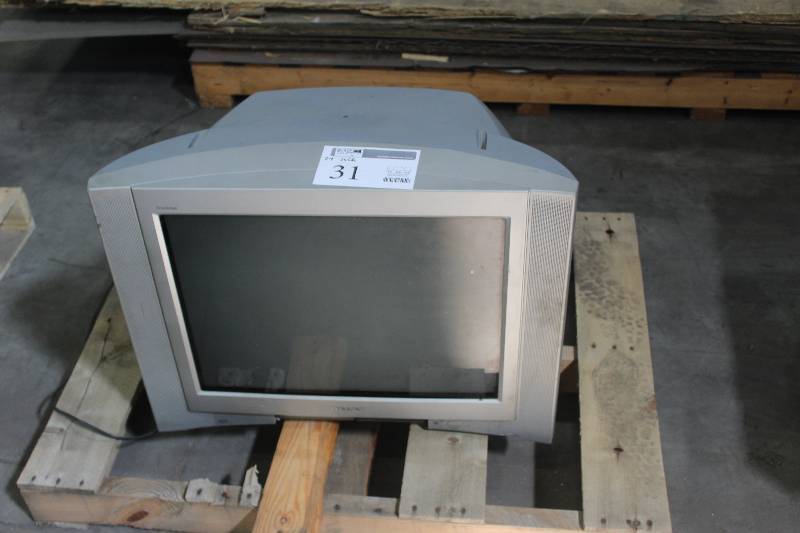 lot 31 image: Sony 24 Triniton Color TV