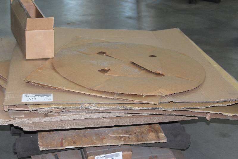 lot 39 image: Miscellaneous Cardboard & Rubber Back Entry Mats