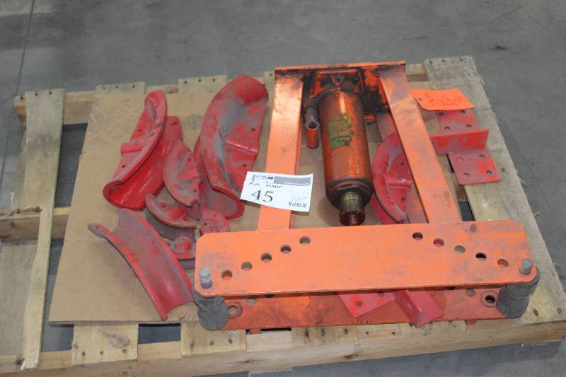 lot 45 image: 16-Ton Hydraulic Jack Pipe Bender