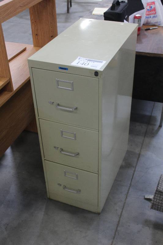 lot 140 image: 3-Drawer Metal File Cabinet