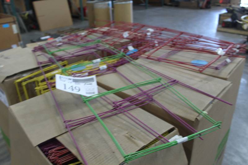 lot 149 image: Out of Box Pieces of Tomato & Garden Adjustable Fence 12x42 Square Support Color Combo