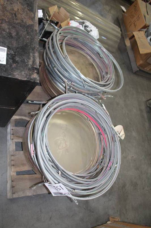 lot 152 image: Pallet Lot of Drum Top Wire Closures