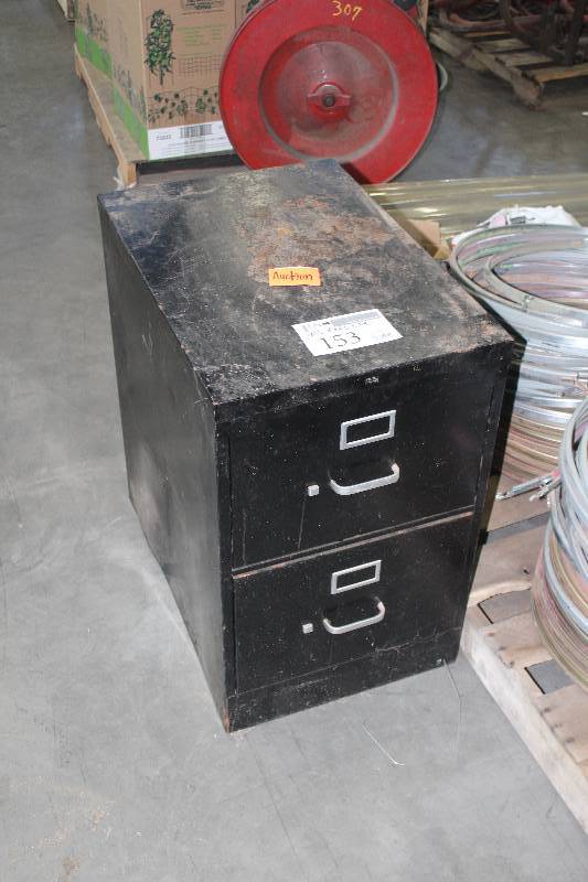 lot 153 image: 2-Drawer Metal File Cabinet