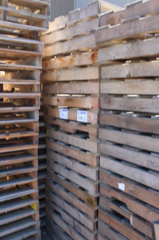 lot 190 image: Lot of Wood Pallets
