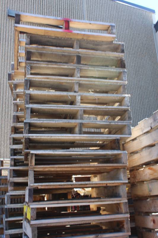 lot 192 image: Lot of Wood Pallets