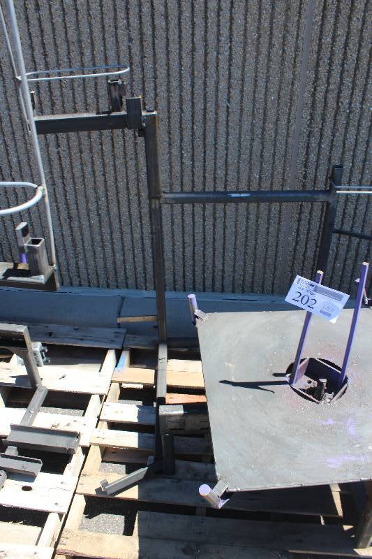 lot 202 image: Shop-built Wire Loop Jig