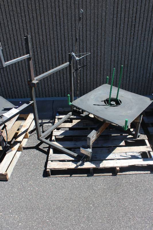 lot 204 image: Shop-built Wire Loop Jig
