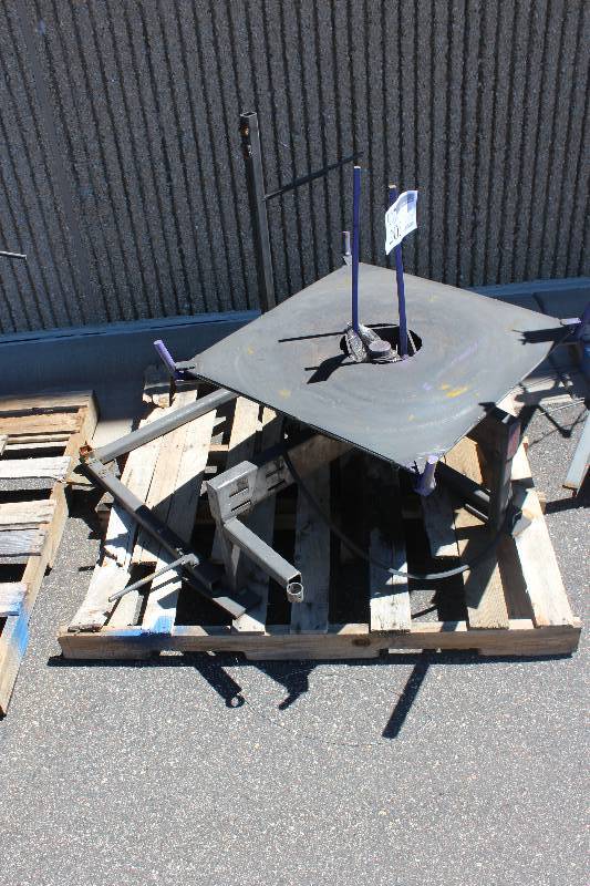lot 205 image: Shop-built Wire Loop Jig