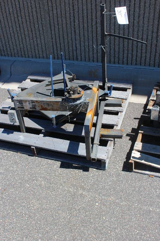 lot 207 image: Shop-built Wire Loop Jig