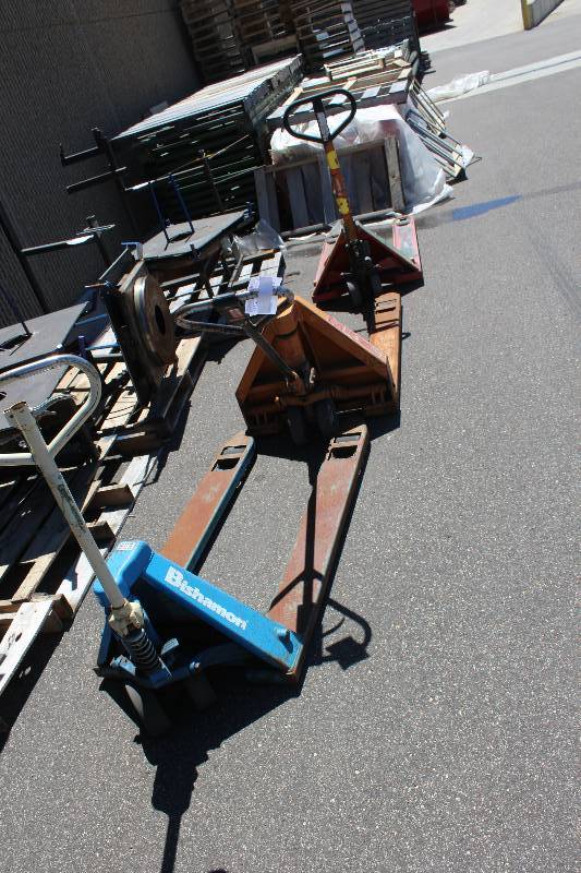 lot 199 image: Lot of (3) Hand Hydraulic Pallet Trucks by Bishamon, Rol-Lift