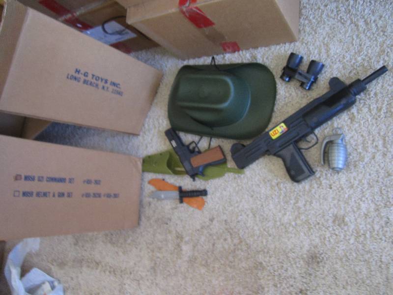 H-G Toys commando set...