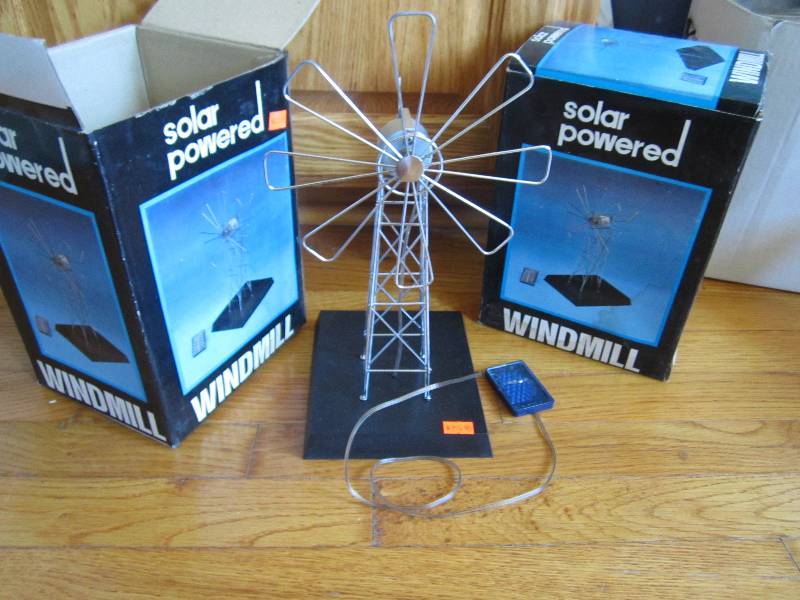 Lot of 2 solar powered windmills...