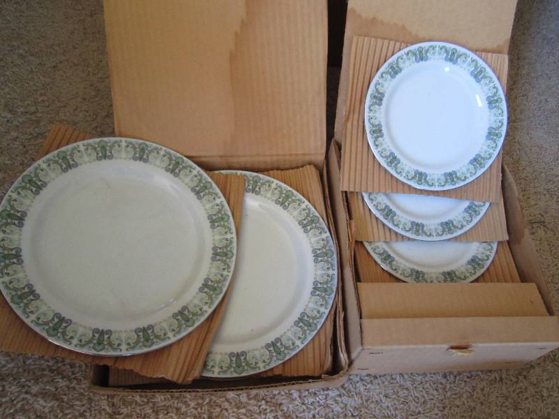 Lot of 7 small plates and 4 large p...