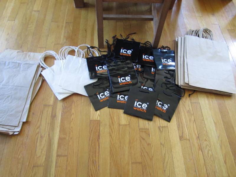 Large lot of assorted size gift bag...