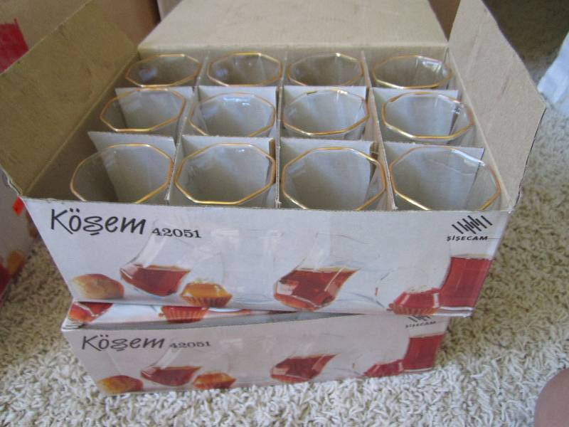2 boxes of Adet clay bardagi glasse...
