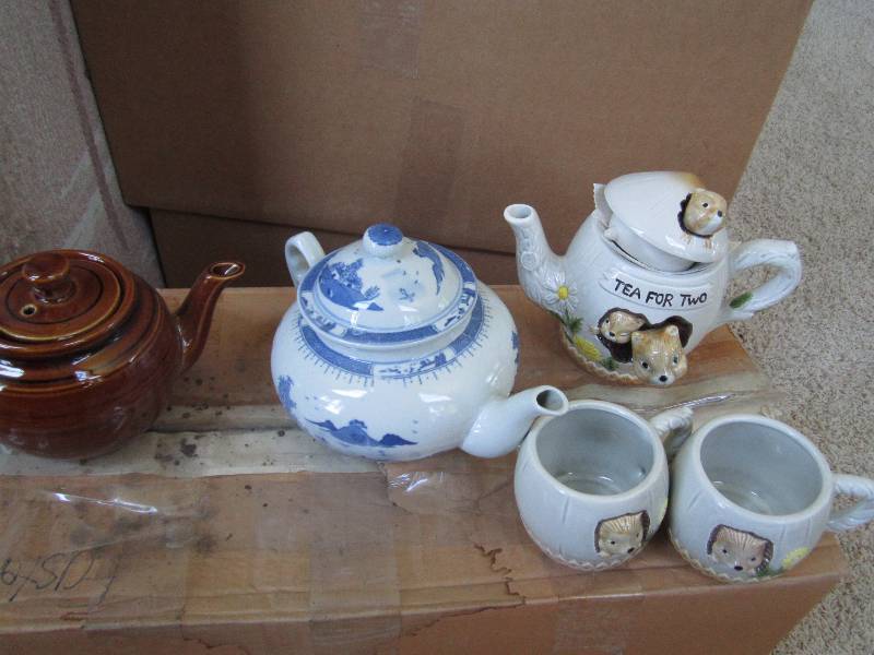 Lot of 3 small decorative tea pots ...