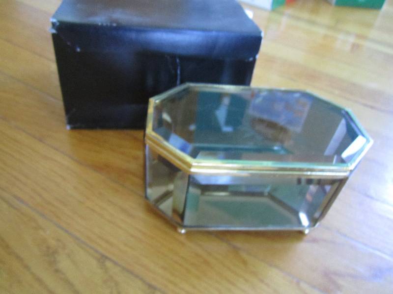 Glass jewlery box or small storage ...