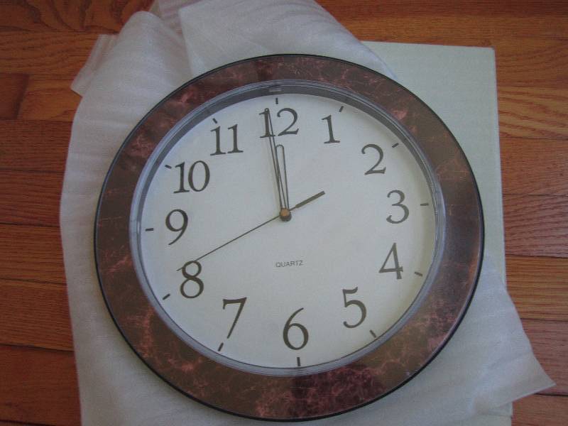 Quartz wall hanging clock...