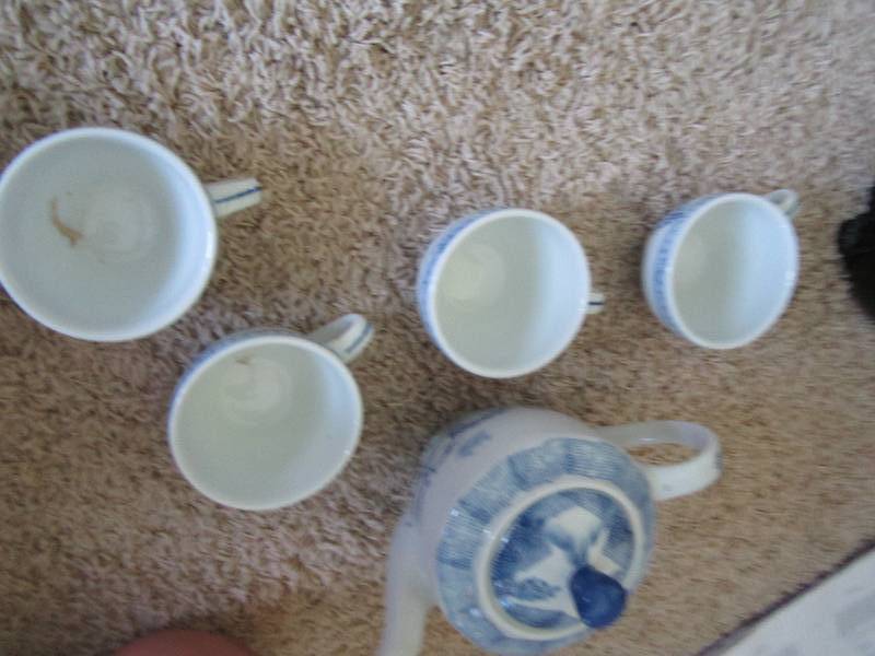 Tea set with one tea pot and 4 matc...