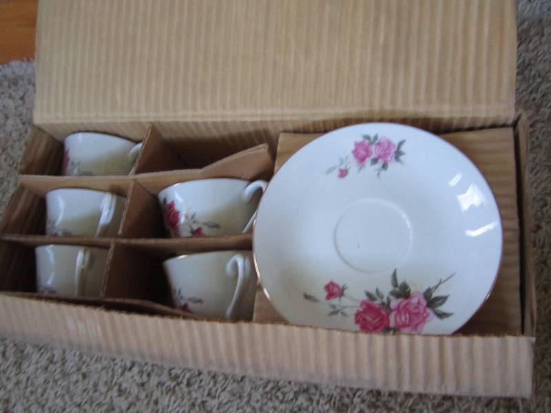Set of 6 tea cups and saucers...