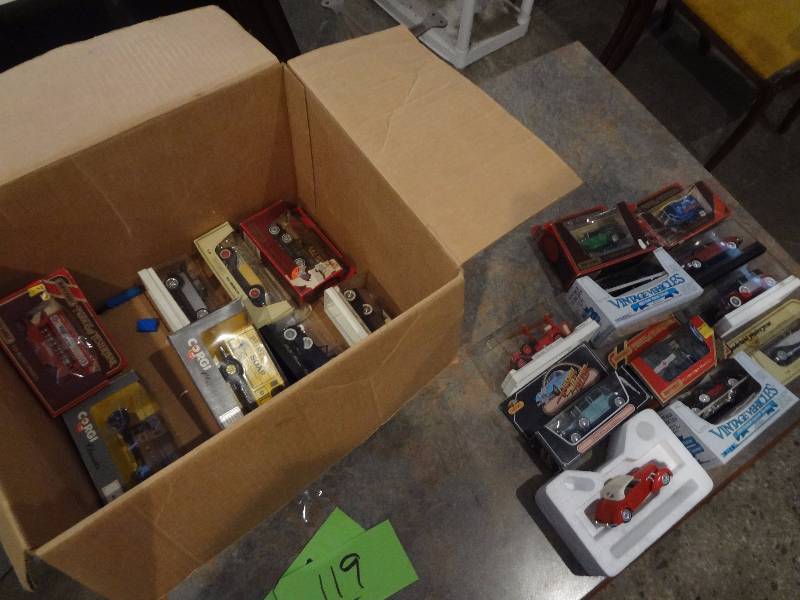 (19) 143 Model cars