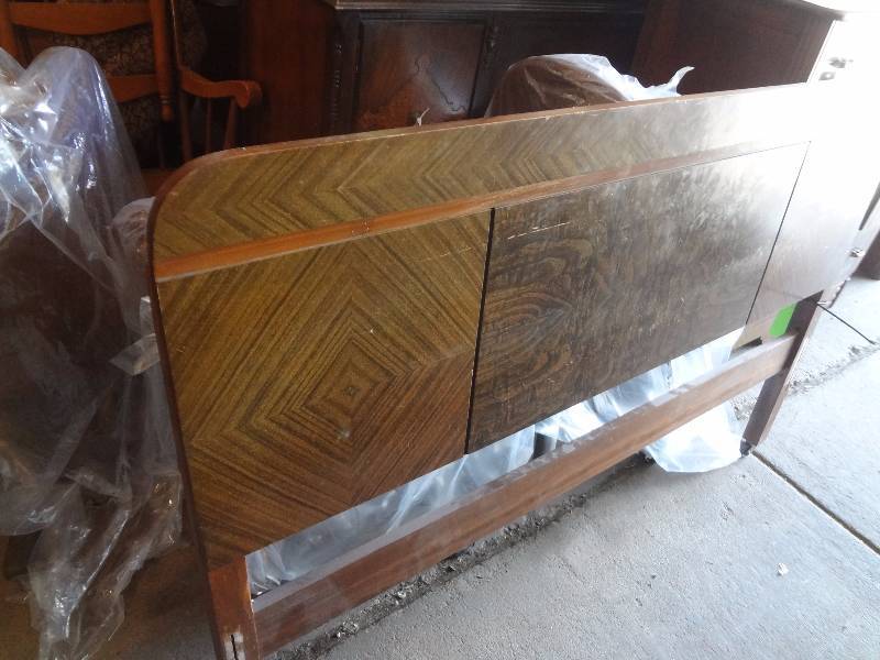 Neat old Bed