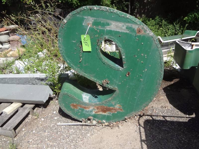 Large Metal �E�