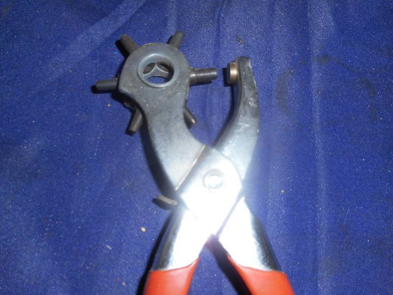HOLE PUNCHING TOOL