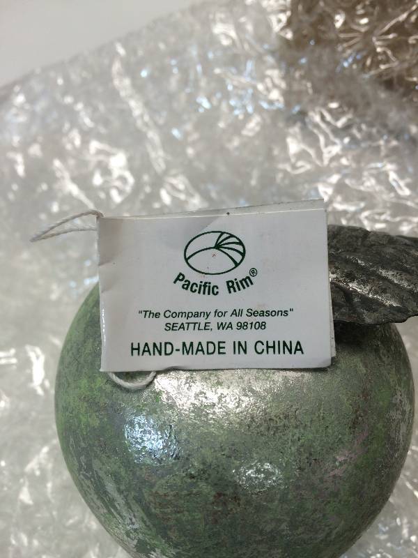 lot 4 image: Metal Decorative Apples