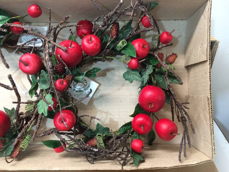 lot 5 image: Crab Apple Wreaths