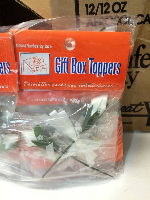 lot 18 image: Gift Box Toppers