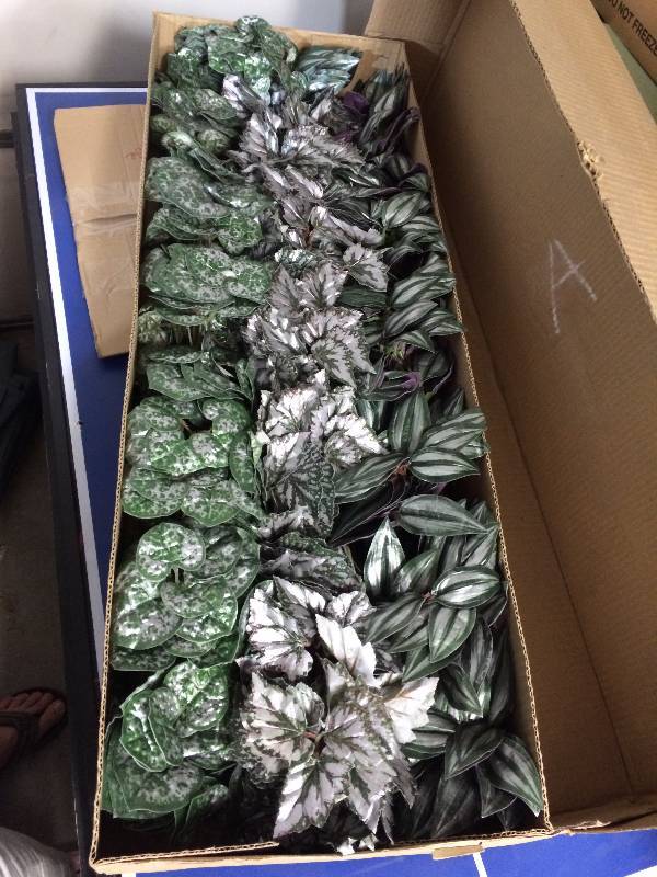 lot 26 image: Green Foliage Garland