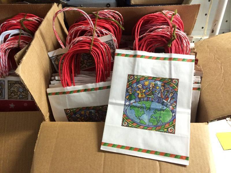 lot 47 image: Holiday Bags